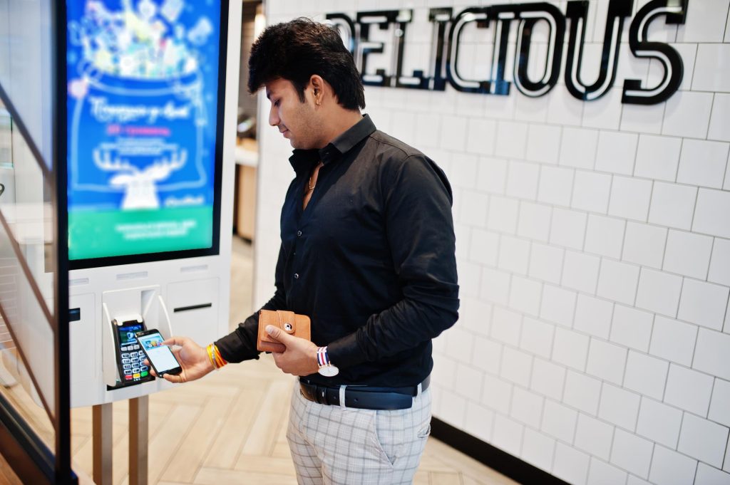 Smart Vending & Automated Kiosks The Future of Quick Service in the UAE Malls